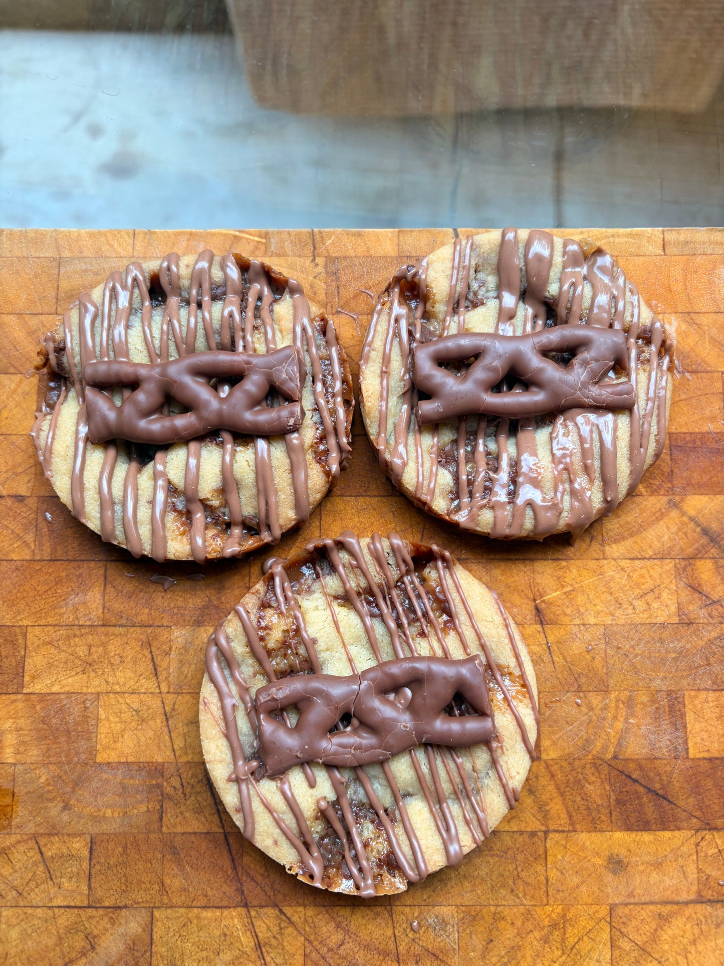 Build Your Own (6 cookies)